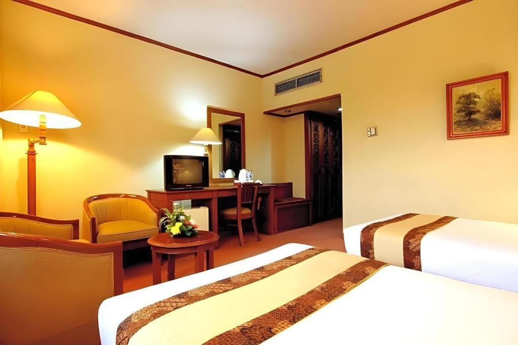 Kartika Chandra Hotel Jakarta Ngoại thất bức ảnh